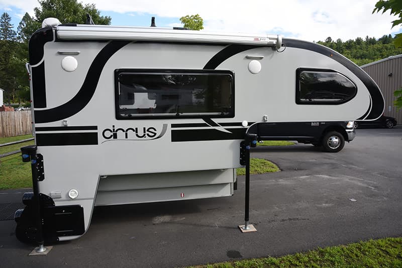 Cirrus 820 passenger's side exterior