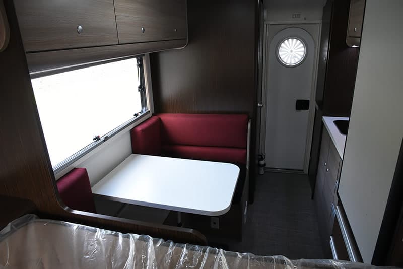 Cirrus 820 dinette and picture window