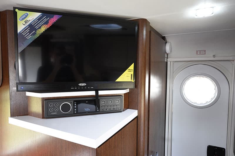 Cirrus 920 Camper 24 Inch Jensen Television