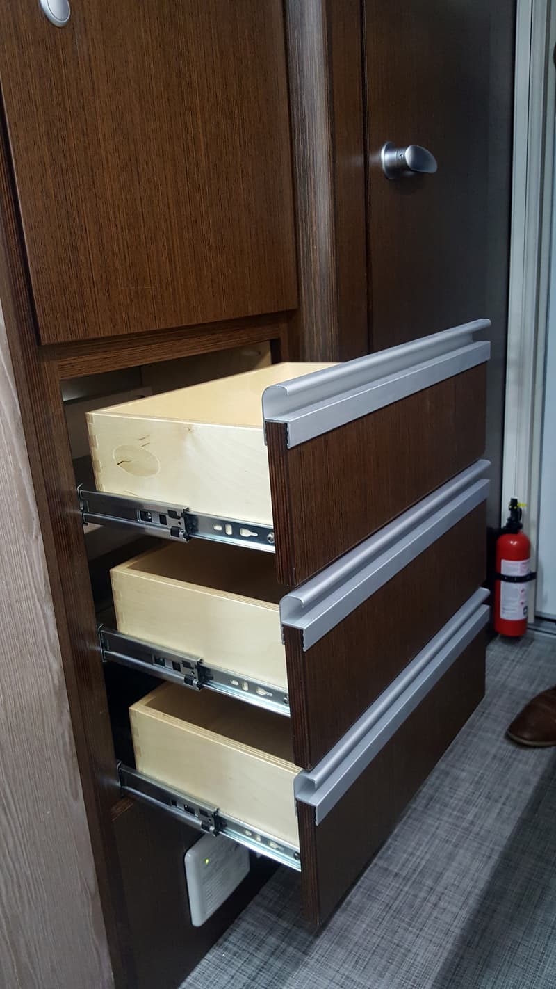 Cirrus 920 Behind Dinette drawers