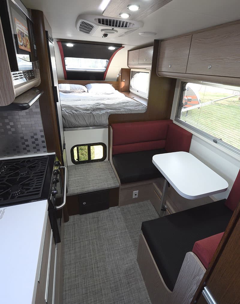 Cirrus 920 Camper features