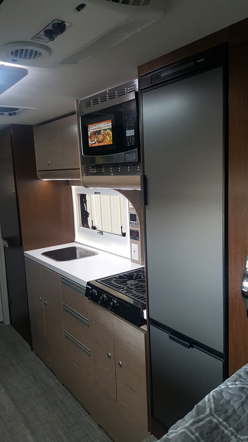 Cirrus 920 refrigerator and kitchen