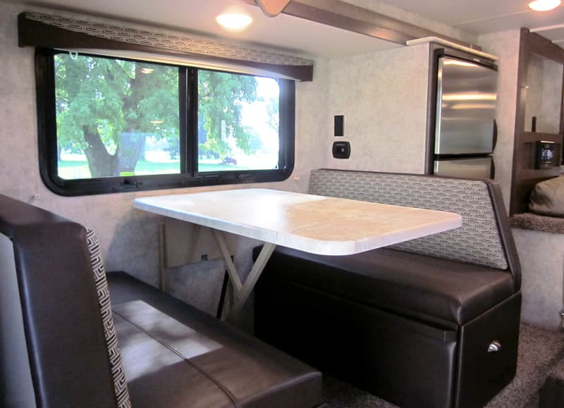 Eagle Cap 811 dinette in Domino