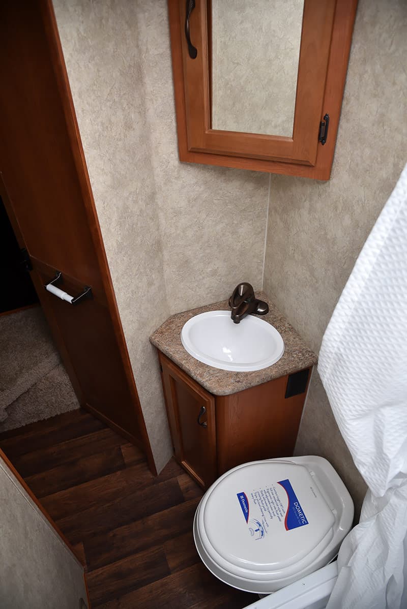 Eagle Cap 995 bathroom