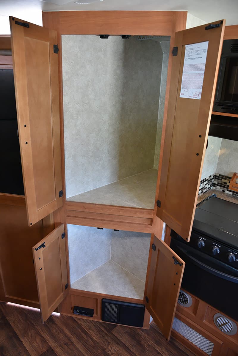 Eagle Cap center storage wardrobes open 995