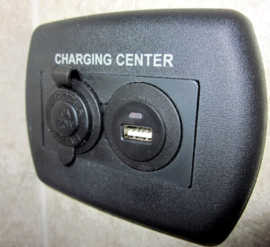 2015-Eagle-Cap-12v-USB-Charger-Port