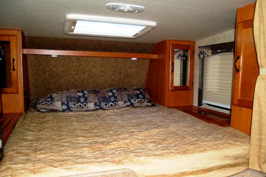 Eagle-Cap-850-Bedroom-overcab