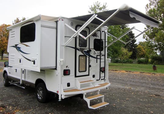 Eagle-Cap-960-Electric-Rear-Awning