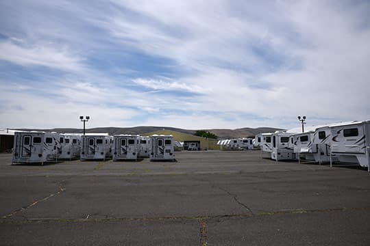 Eagle-Cap-Factory-BIG-EXT-Outside-Finished-Campers