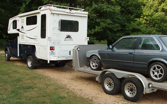 camper-5500-towing-bmw-318