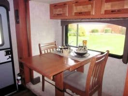 Eagle-Cap-1200-camper-Dinette-table