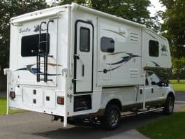 Eagle-Cap-1200-camper-passenger-back