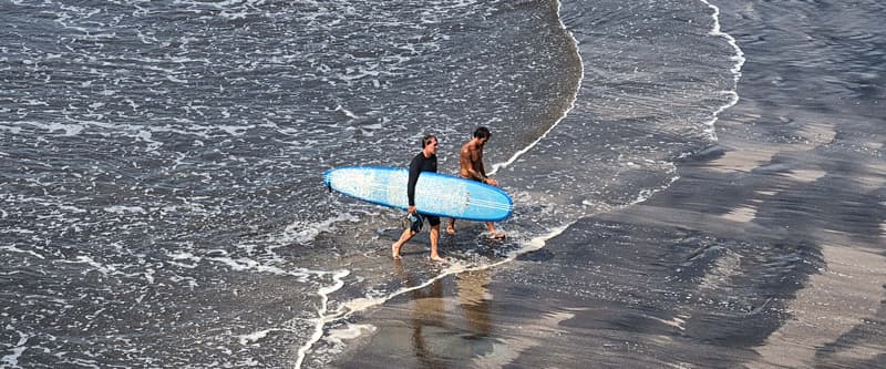 El Salvador surfing