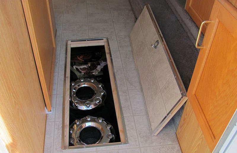 Storage in Snowriver floor