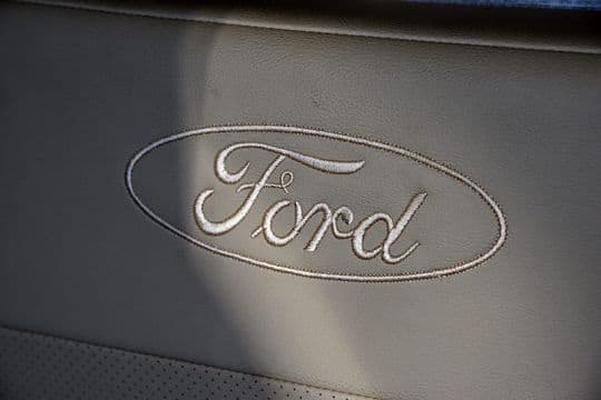 2016-Ford-Elkhart-BIG-INT-Lariat-Ford-Logo