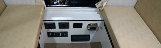 flatbed-fuso-four-wheel-controls