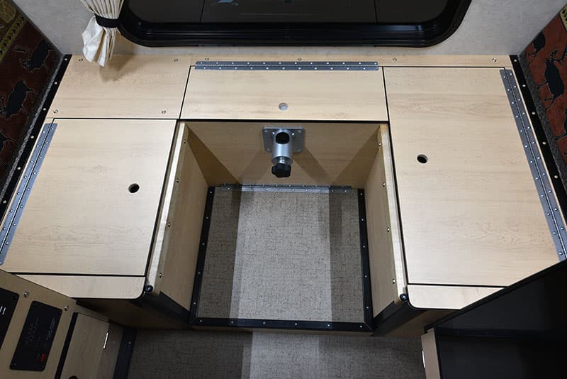 Four Wheel Hawk Dinette Under Seat Platforms