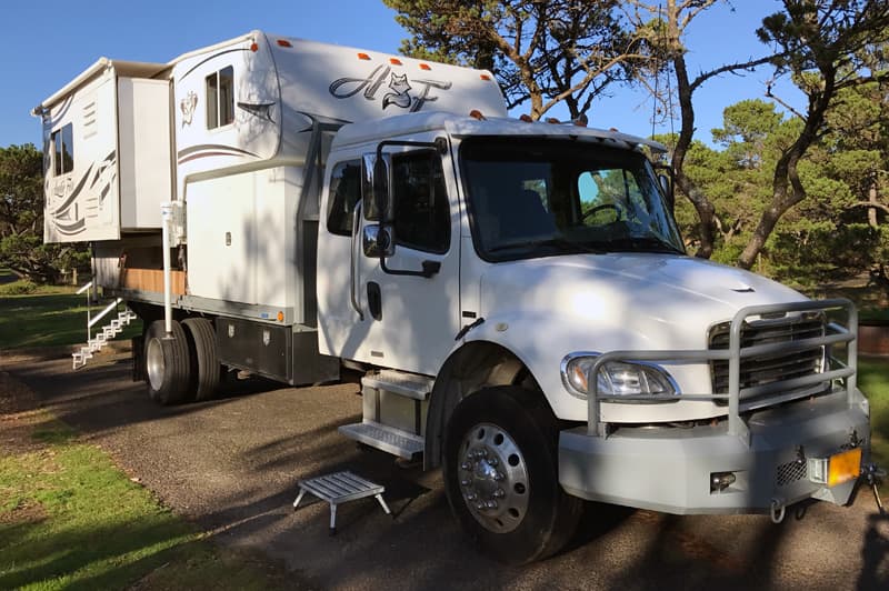 Freightliner Truck Camper steps to truck