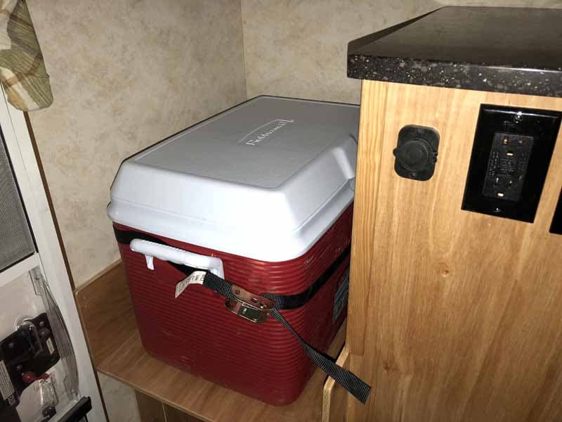 Geo-Den Flip camper cooler or refrigerator Area