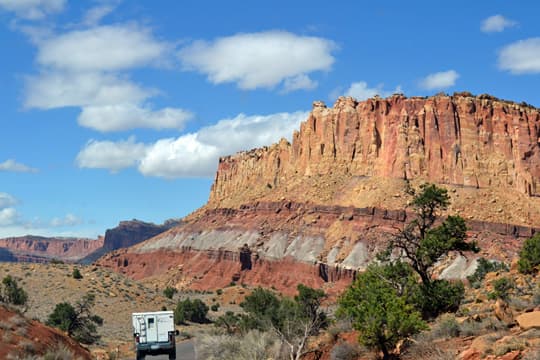 pop-up-camper-family-somewhere-in-utah