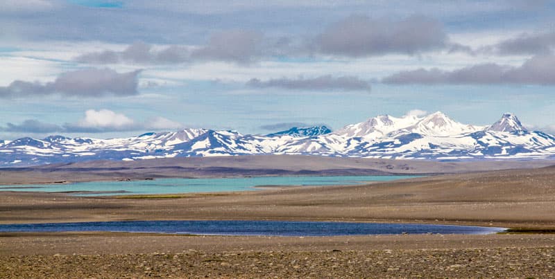 Iceland-Highlands-with-lakes