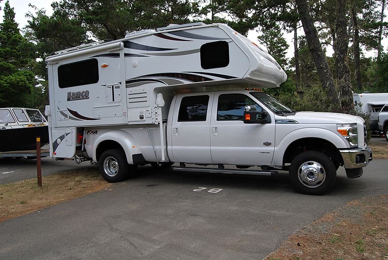 Lance 1062 and Ford F350