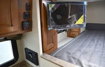 Lance-850-TV-Tank-Monitors-Stereo