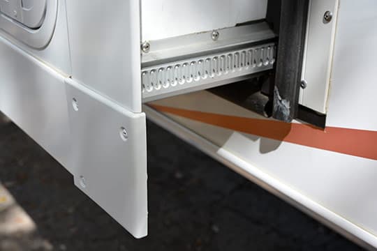 Lance1052-EXT-BIG-KitchenSlide