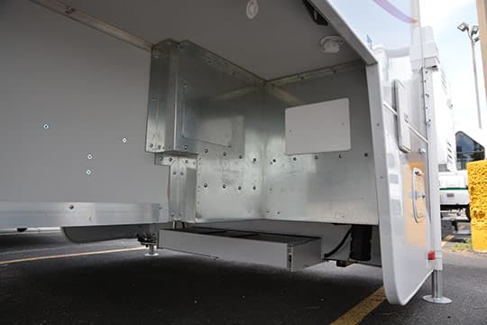Lance1052-EXT-BIG-UndersideSkirtDump