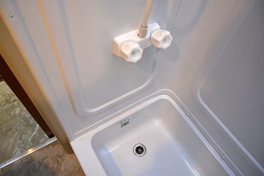 Lance1052-INT-BIG-BathroomShowerControls