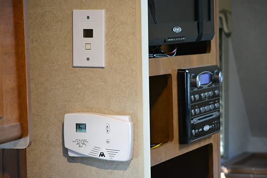Lance1052-INT-BIG-KitchenThermostat