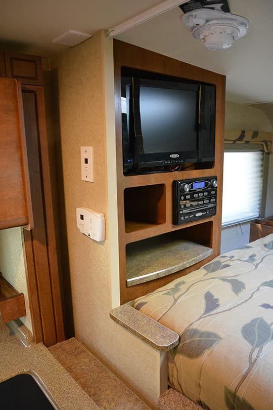 Lance1052-INT-BIG-StereoTV1