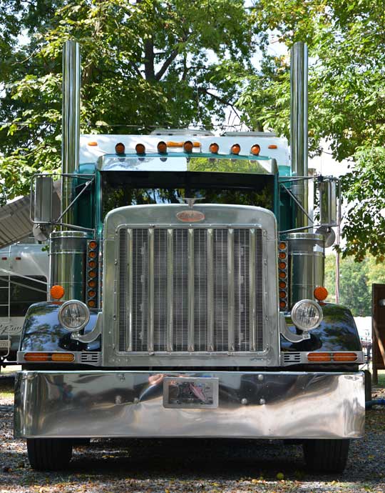 Peterbilt-camper-truck-front