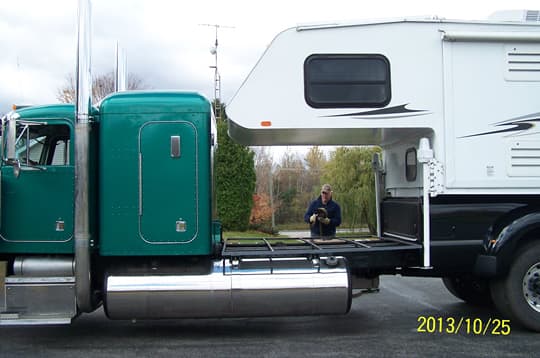 Peterbuilt-Camper-no-garage-2