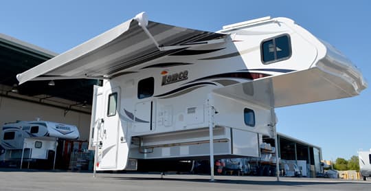 lance-camper-2015-awning