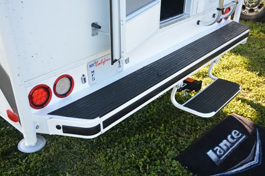 lance-camper-2015-step-bumper