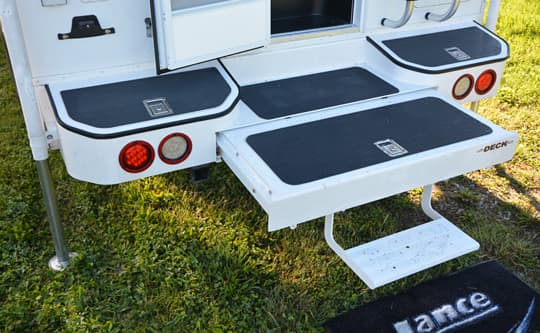 lance-camper-2015-ultra-deck-plus-bumper