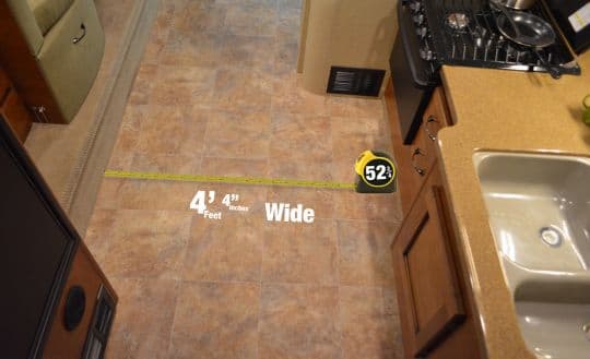 Lance-1062-measuring-floor-2