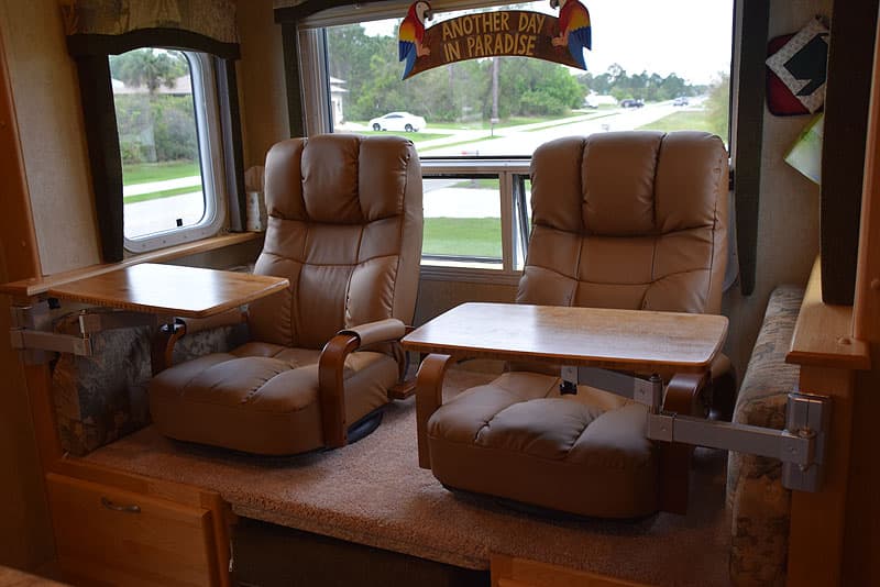 Lazyboy-Recliners-Camper-3