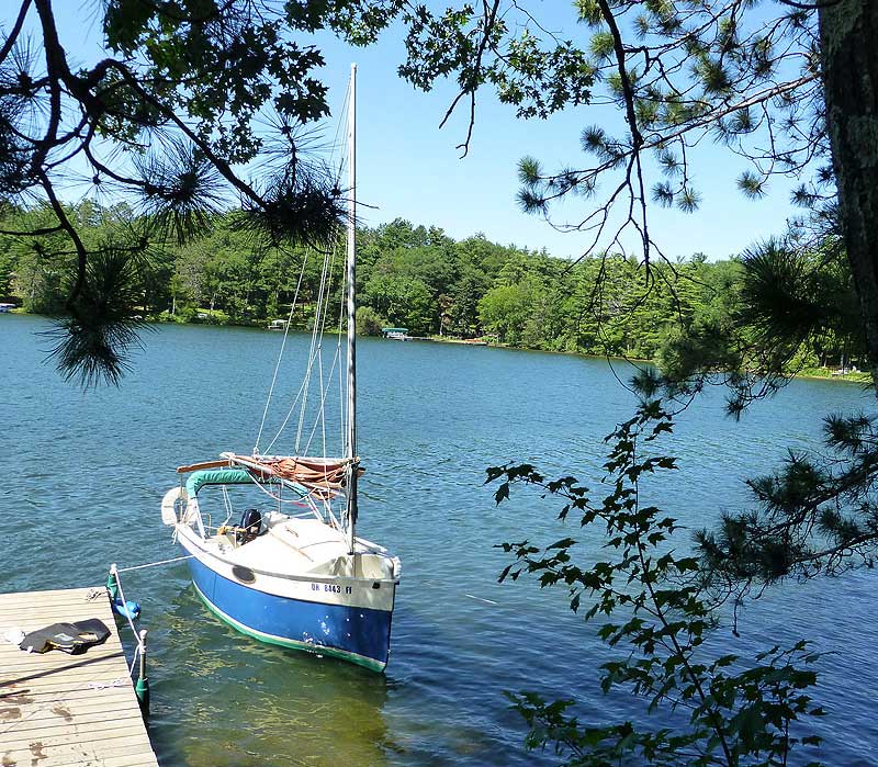 Little Peep Hen sailboat docked