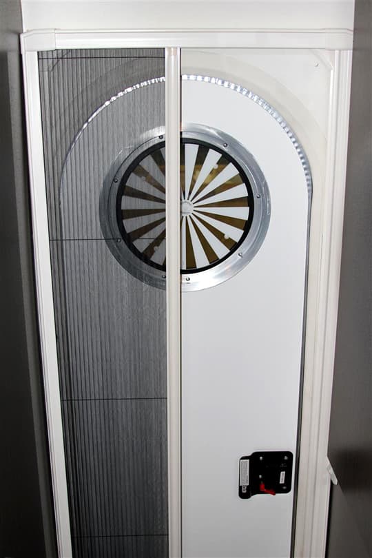 Cirrus-800-door-screen-2