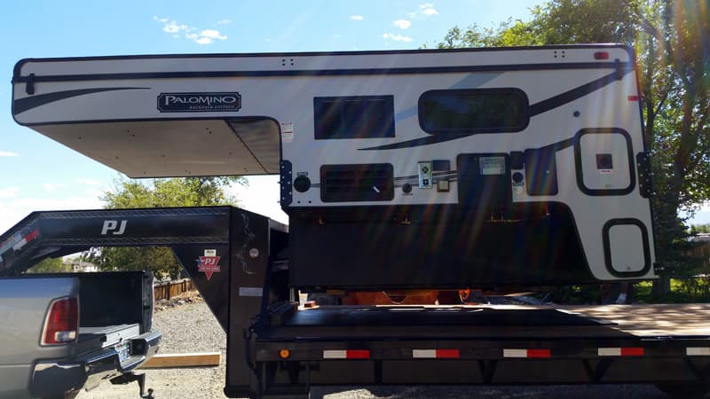 Loading camper on Gooseneck trailer