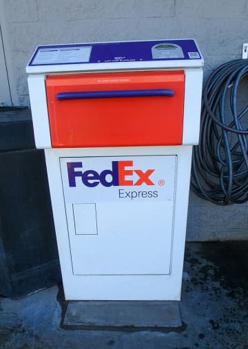 FedEx-Drop-Off-Box