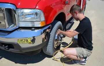 Beach tire inflate back up