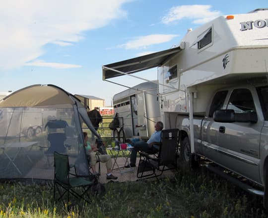 horse-camping-northern-lite