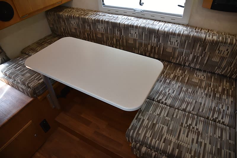 U-Shape-Dinette with Lagun table