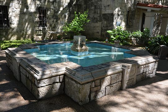 SanAntonio-BIG-Alamo-Fountain