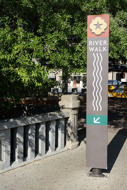 SanAntonio-BIG-RiverWalk-SignDirection