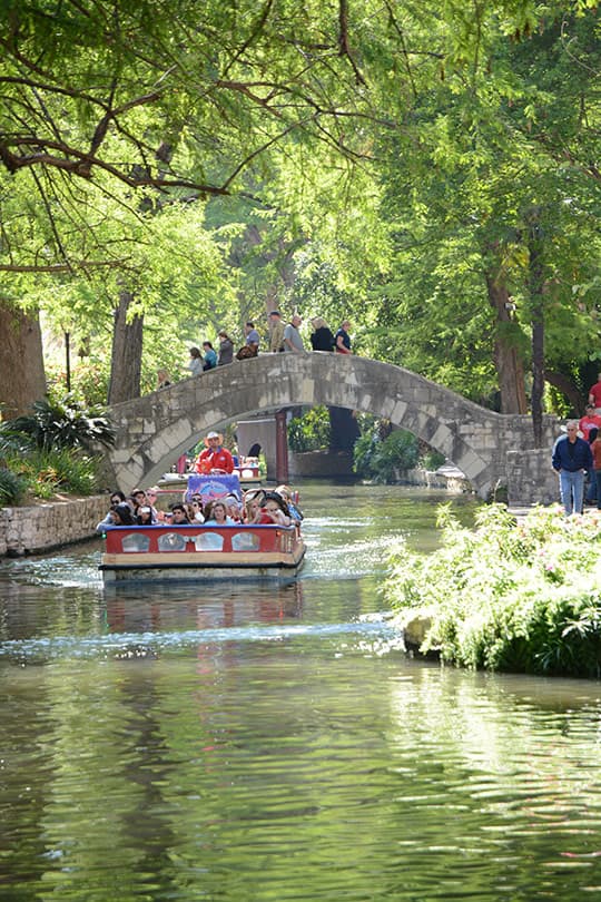 SanAntonio-BIG-RiverWalk-TourBoats1