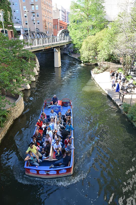 SanAntonio-BIG-RiverWalk-TourBoats3